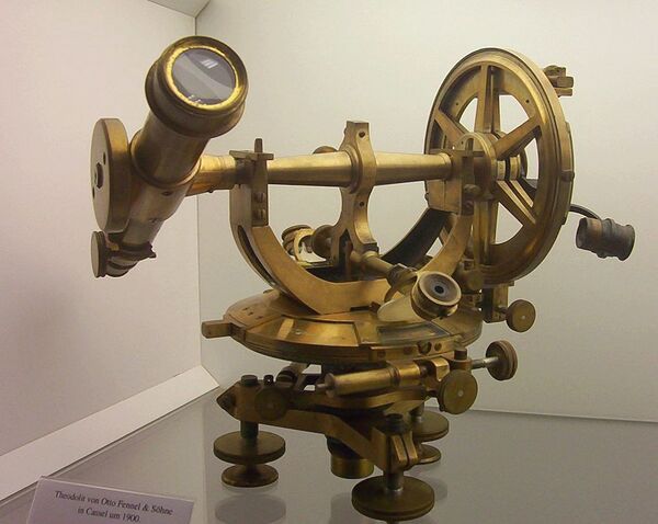 Theodolit-zeiss.jpg