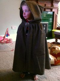 How To - Make an easy kids cloak - Empire